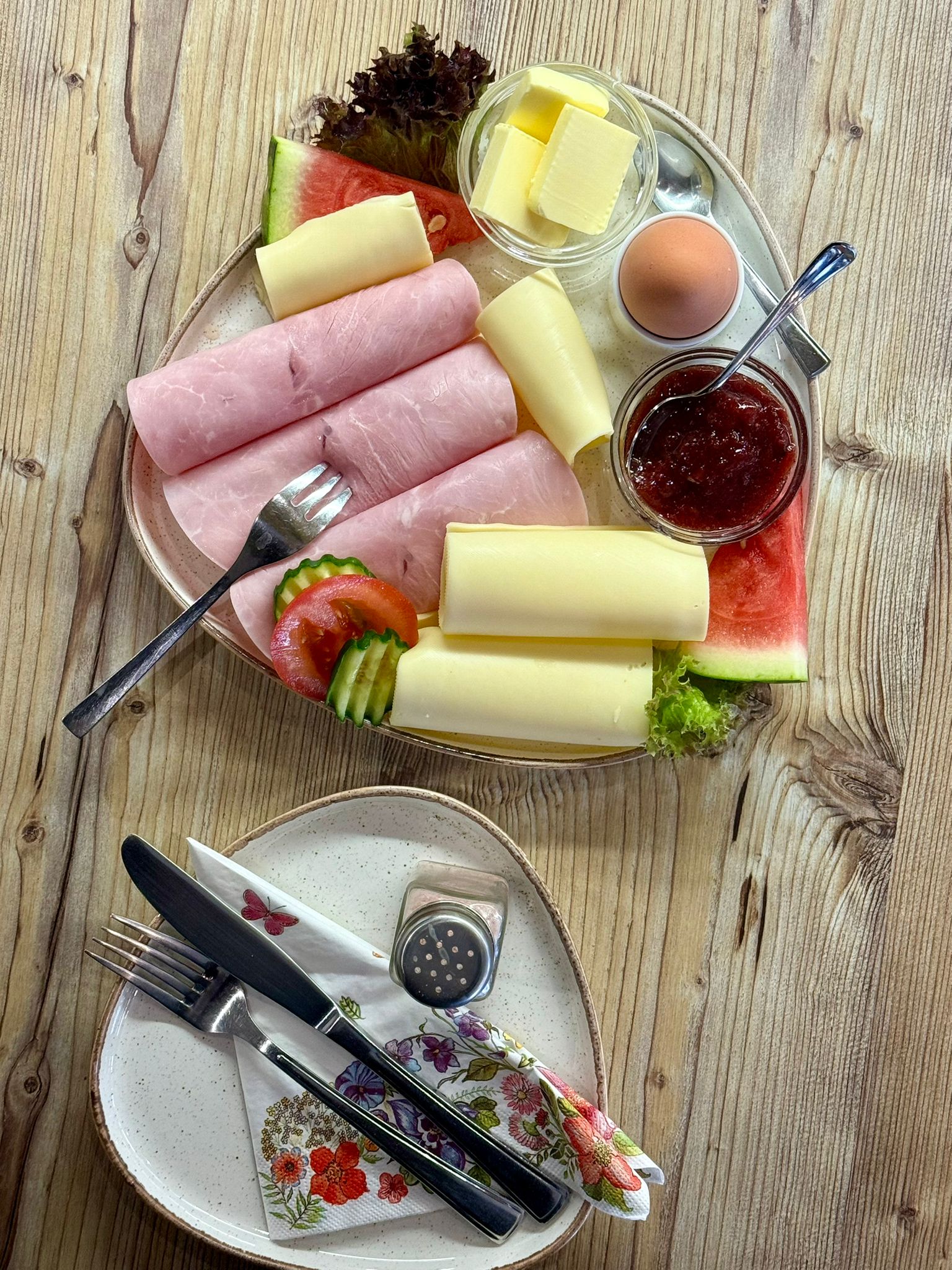 Teller mit Frühstück