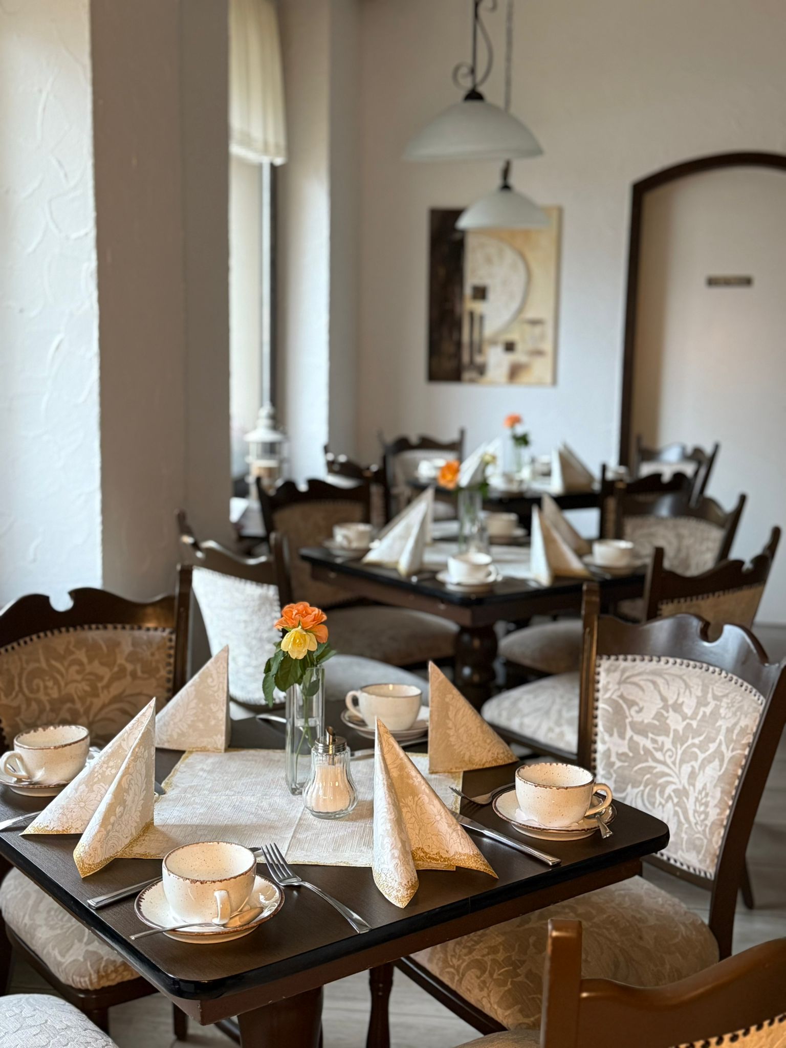 Gedeckte Tische im Cafe Weber